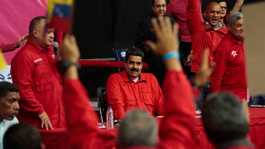 Maduro insta a la oposición a firmar “preacuerdo” porque “ya todo se habló”