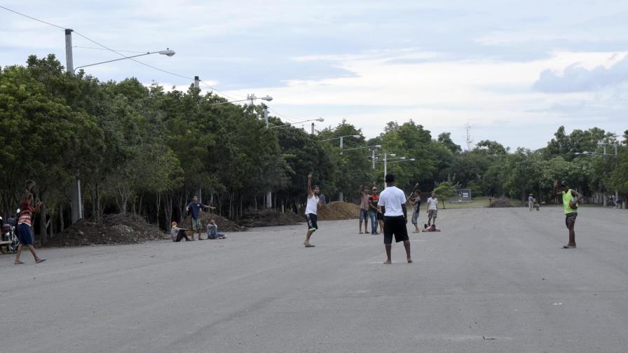 Cierran parque Central de Santiago por trabajos de construcción