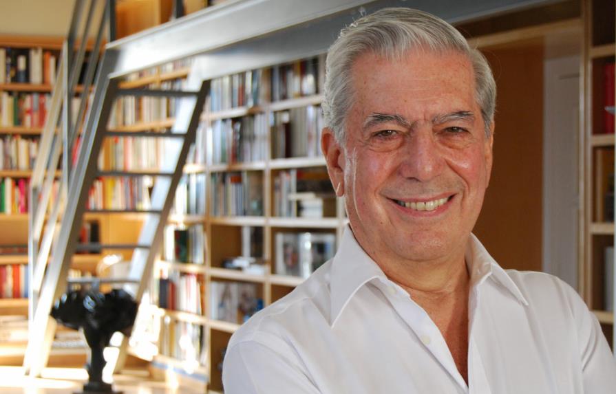 Vargas Llosa habla de literatura con presos españoles