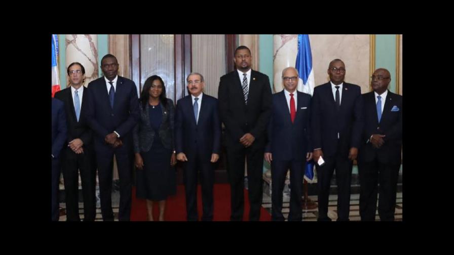 Parlamentarios haitianos se quejan con Medina por aumento precio de la visa Parlamentarios haitianos se quejan con Medina por aumento precio de la visa