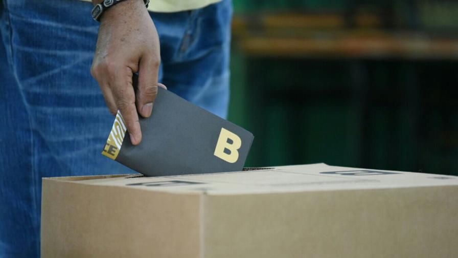 Costarricenses comienzan a votar en elección generales Costarricenses comienzan a votar en elección generales