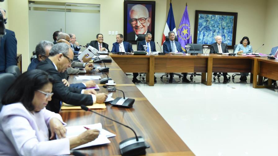 Tras presiones por su inercia, convocan para hoy al Comité Político del PLD