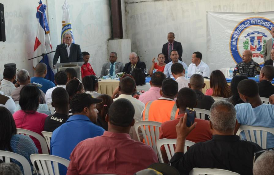 Ministro de Interior encabeza encuentros con organizaciones comunitarias de barrios intervenidos