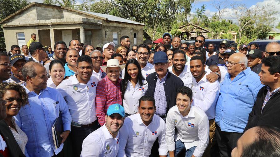 Productores de piña reciben apoyo para sembrar nueva variedad y aumentar ingresos