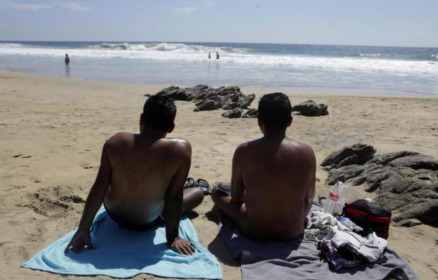 Miles conviven “sin barreras” en Festival Nudista de playa mexicana Zipolite 