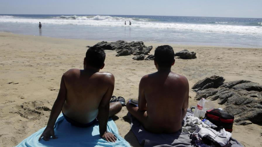 Miles conviven “sin barreras” en Festival Nudista de playa mexicana Zipolite 