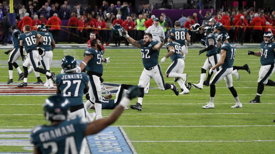 Los Eagles conquistan su primer título del Super Bowl; Foles se crece y apaga el sueño de Brady