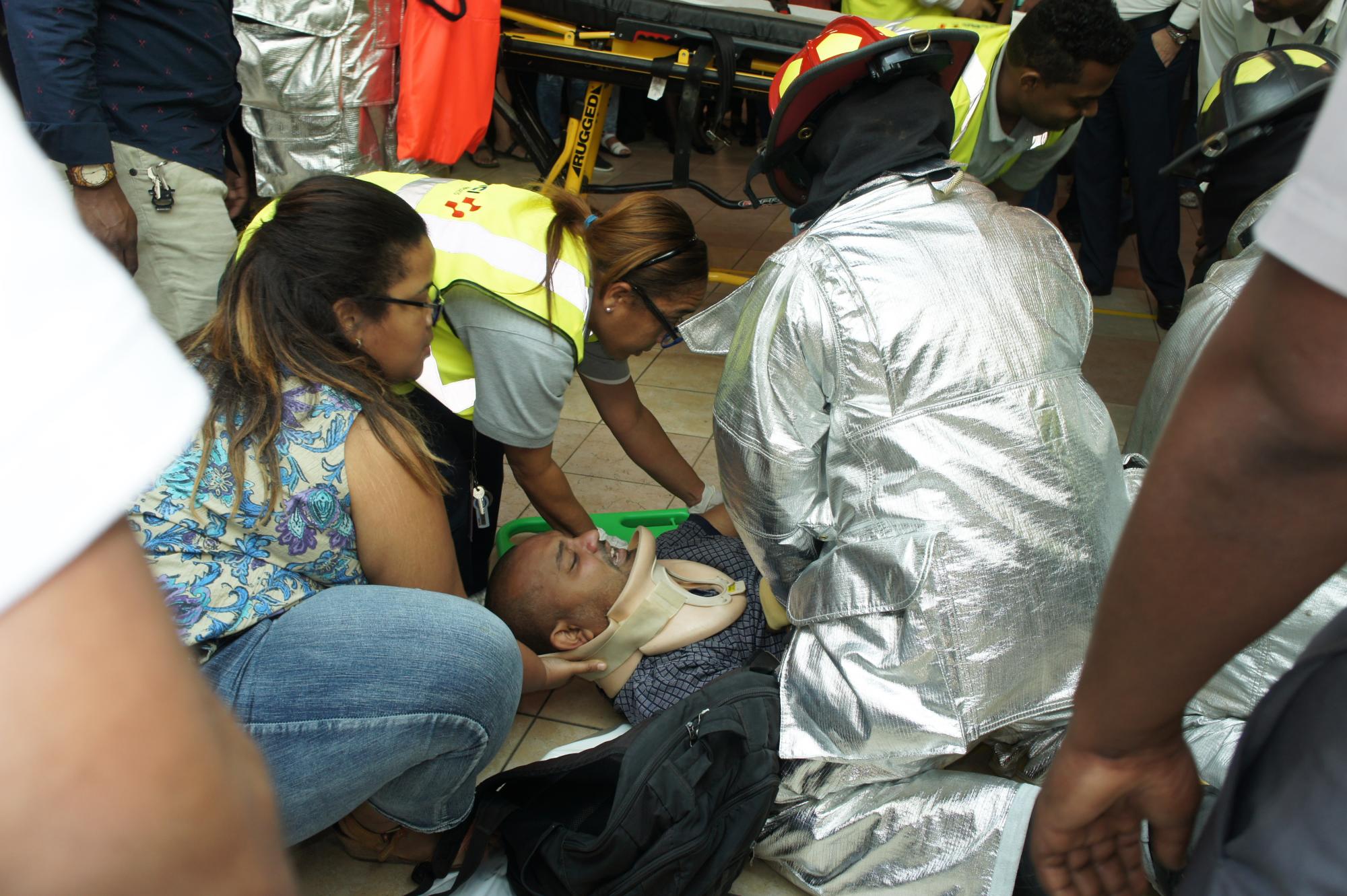 El hombre, de origen francés, que cayó del tercer piso del edificio del Aeropuerto Internacional de Las Américas Doctor José Francisco Peña Gómez.