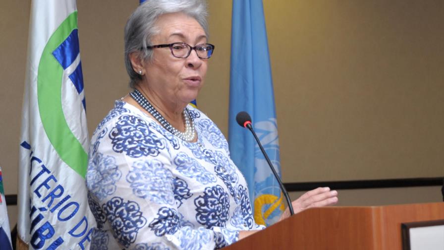 Ministra de Salud pide a la población con síntomas de influenza no automedicarse 