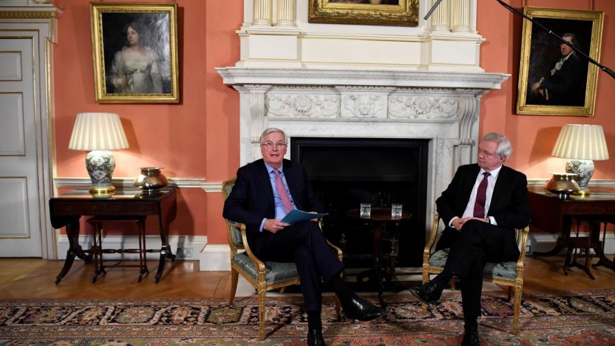 La UE advierte a Londres sobre barreras a bienes y servicios tras el “brexit”