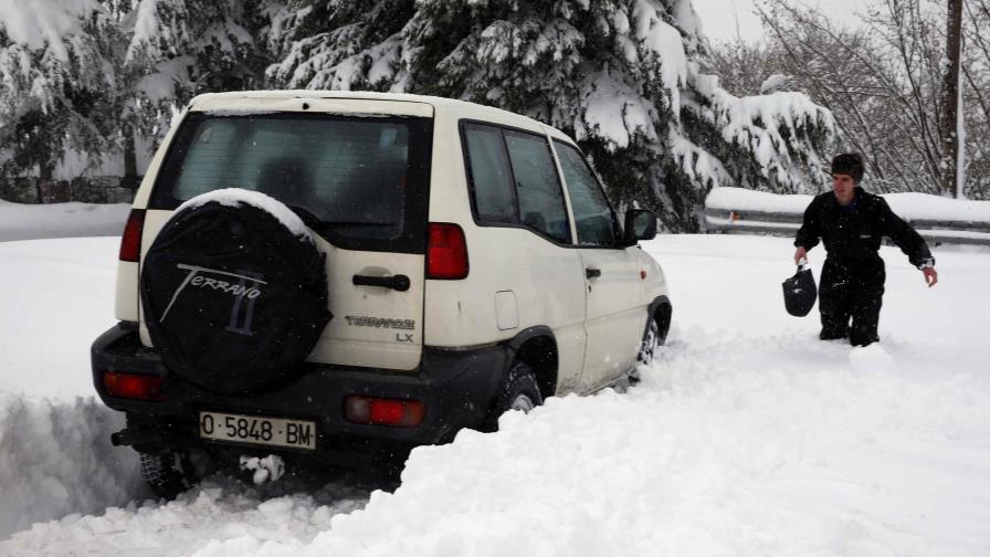 El temporal de nieve en España obliga a cancelar 70 vuelos y varios desvíos El temporal de nieve en España obliga a cancelar 70 vuelos y varios desvíos