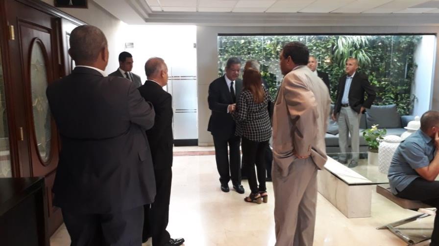 Danilo y Leonel Ferández dan pésame a juez Frank Soto Danilo y Leonel Ferández dan pésame a juez Frank Soto