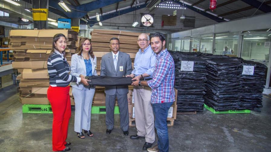 La Junta Central Electoral entrega materiales al PRM para su convención La Junta Central Electoral entrega materiales al PRM para su convención