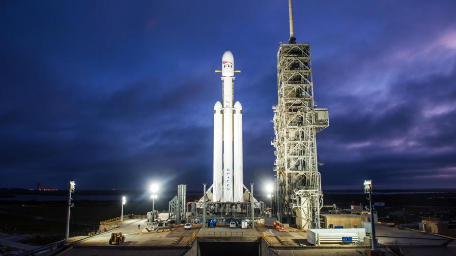 El Falcon Heavy, el cohete más potente del mundo, inicia su primer vuelo