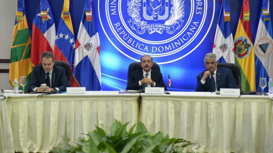 Tras cinco horas, gobierno y oposición de Venezuela siguen reunidos en Cancillería