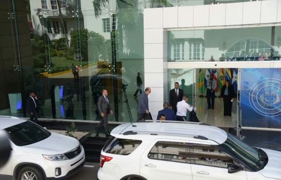 Danilo y delegación de la oposición venezolana llegan a la Cancillería