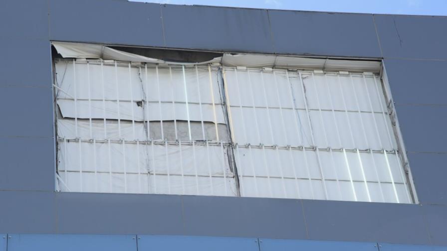 Peatón de la avenida Tiradentes resulta herido tras caerle letrero encima 