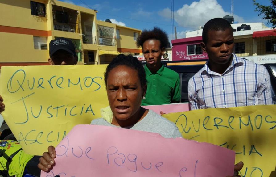 Someten a la Justicia a dos policías por homicidio en Santo Domingo Oeste 