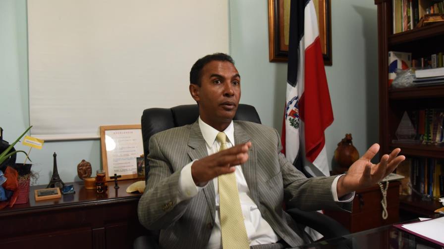 Este jueves se inicia la licitación para adquisición de equipos para Dominicana Limpia
Domingo Contreras, titular de la Digepep, informó que este jueves se inicia proceso de licitación para compra de equipos de Dominicana Limpia.