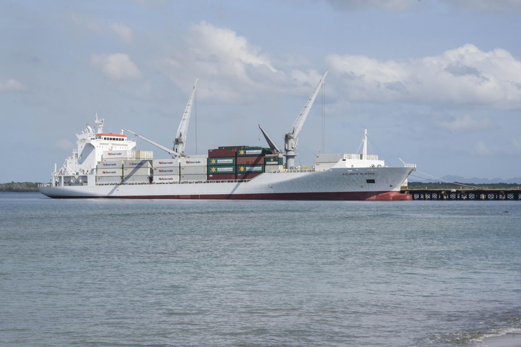 Un barco que atracó en Manzanillo el pasado miércoles 17 de enero, para transportar la carga de banano.