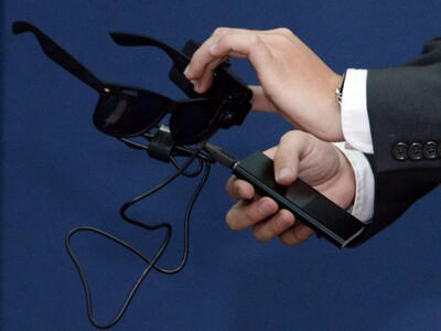 AI-powered smart glasses offer new independence for visually impaired