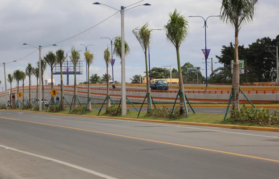 Danilo Medina entrega elevado en La Caleta, Boca Chica