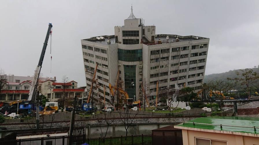 Nuevos terremotos en Taiwán complican las labores de rescate