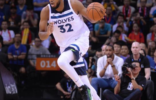 Towns refuerza liderato de dobles-dobles y Neto estuvo perfecto Towns refuerza liderato de dobles-dobles y Neto estuvo perfecto