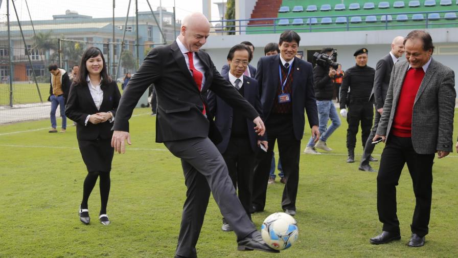 El presidente de la FIFA elogia preparativos de Rusia 2018