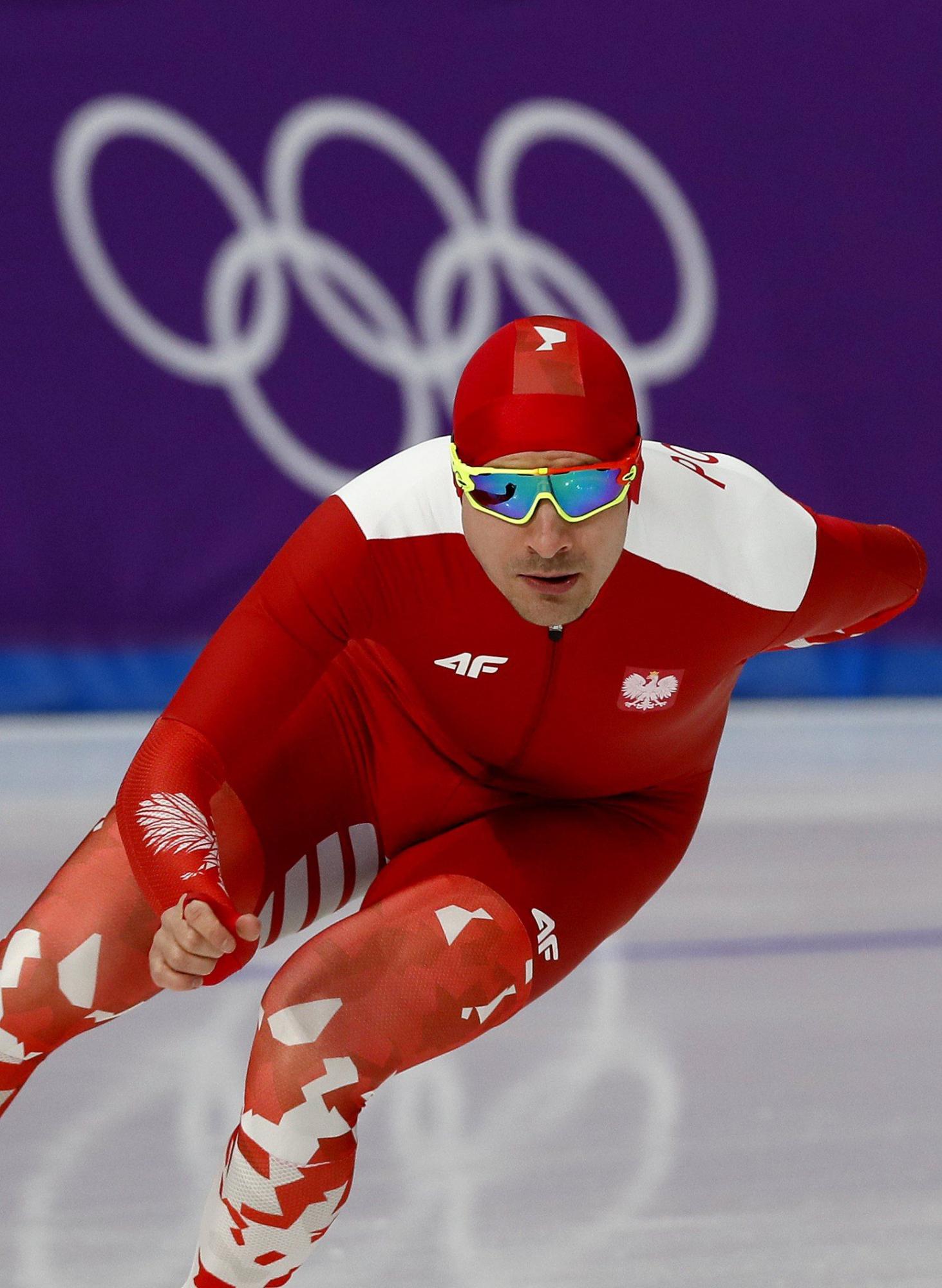 Jan Szymanski de Polonia durante una sesión de entrenamiento de patinaje de velocidad en el Gangneung Oval durante los Juegos Olímpicos PyeongChang 2018, Corea del Sur, 08 de febrero de 2018. (Polonia, Corea del Sur) 
