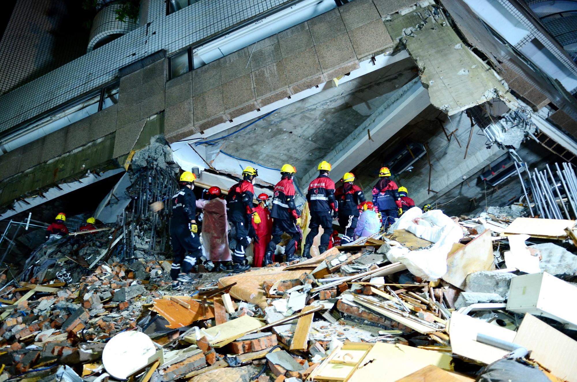Rescate tras terremoto 