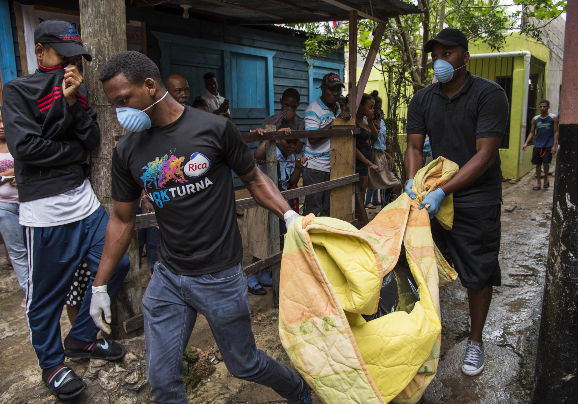 Los cuerpos fueron descubiertos por el hedor de la descomposición.