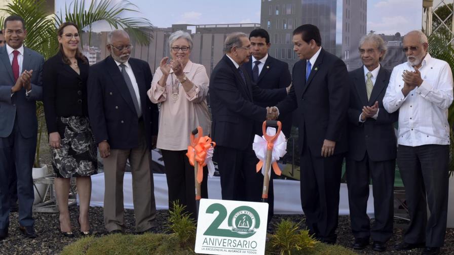 Presidente Medina inaugura varias obras y dio primer palazo para clínica Unión Médica