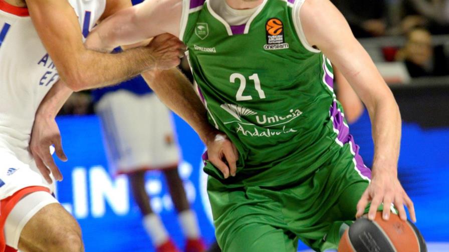 El Unicaja triunfa pese a la ausencia de figuras claves en su plantel