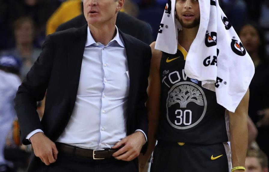 Curry y Durant lideran a Warriors ante Mavericks