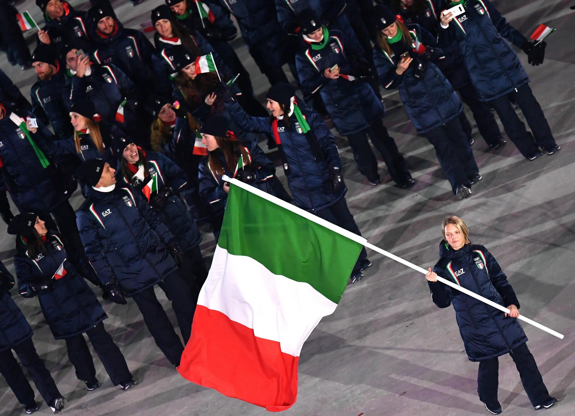 La abanderada de Italia, Arianna Fontana llega a la Ceremonia de Inauguración de los Juegos Olímpicos PyeongChang 2018 en el Estadio Olímpico, condado de Pyeongchang, Corea del Sur, 09 de febrero de 2018. (Corea del Sur, Italia).