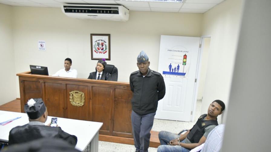 Dictan prisión preventiva contra agentes que dispararon y dejaron desangrar joven 