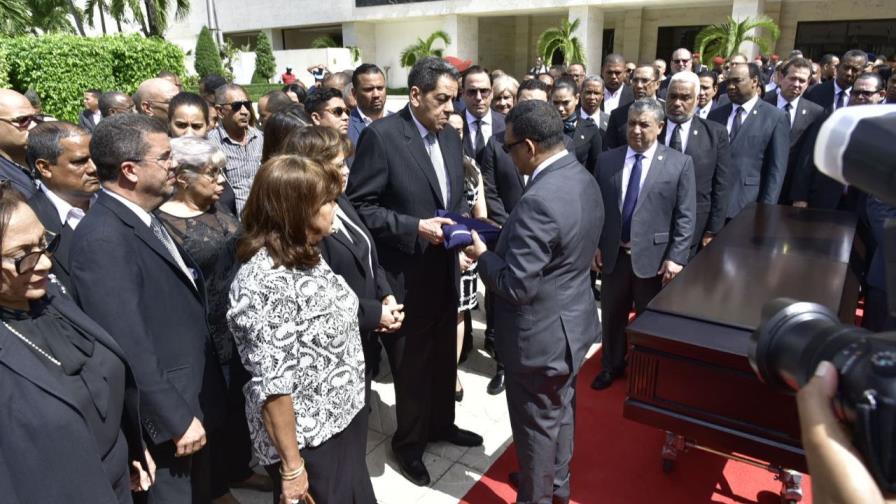 Legisladores rinden honores al fallecido jurista Ramón Pina Acevedo 