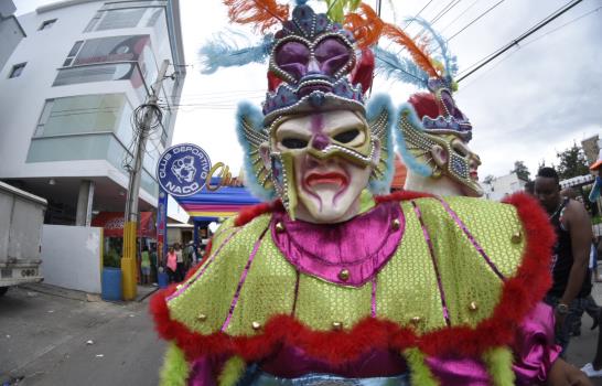 Continúa el domingo carnaval Santiago 2018