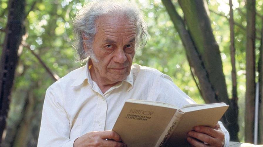 Nicanor Parra dejó a su hija menor la mayor parte de sus bienes