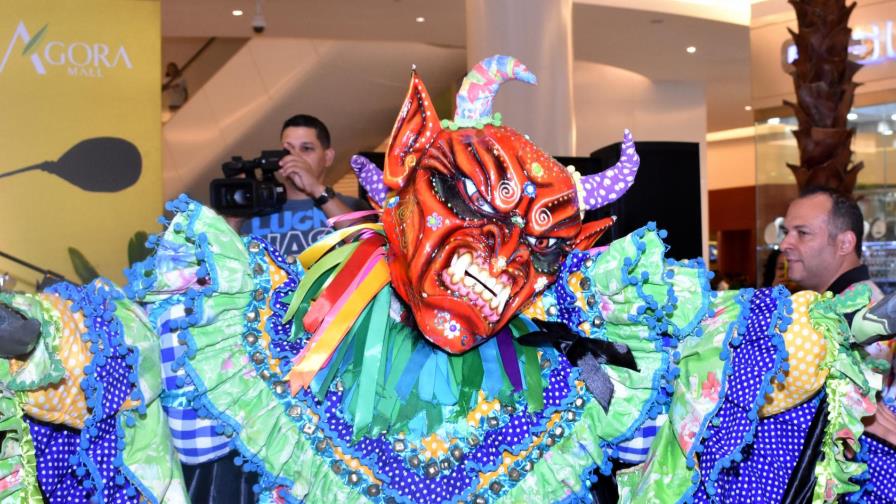 Una dosis de amor y carnaval en las plazas Una dosis de amor y carnaval en las plazas