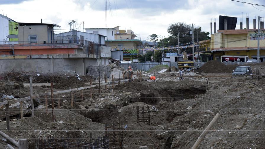 Denuncian retrasos en trabajos mercado La Vega