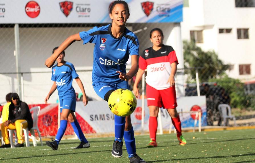 Avanzan ocho equipos en la etapa cibaeña de la Copa Intercolegial Claro de Futsal Femenino