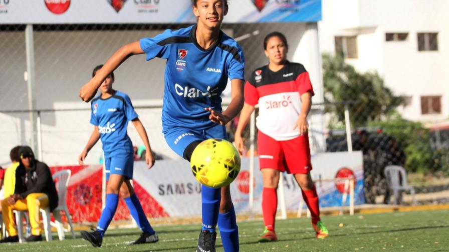 Avanzan ocho equipos en la etapa cibaeña de la Copa Intercolegial Claro de Futsal Femenino