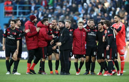 El Milán golea 4-0 al Spal y se acerca a Europa 