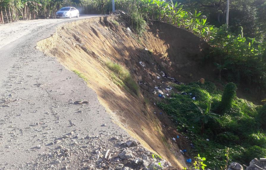 Exigen reconstrucción de tramo carretero en Cayetano Germosén