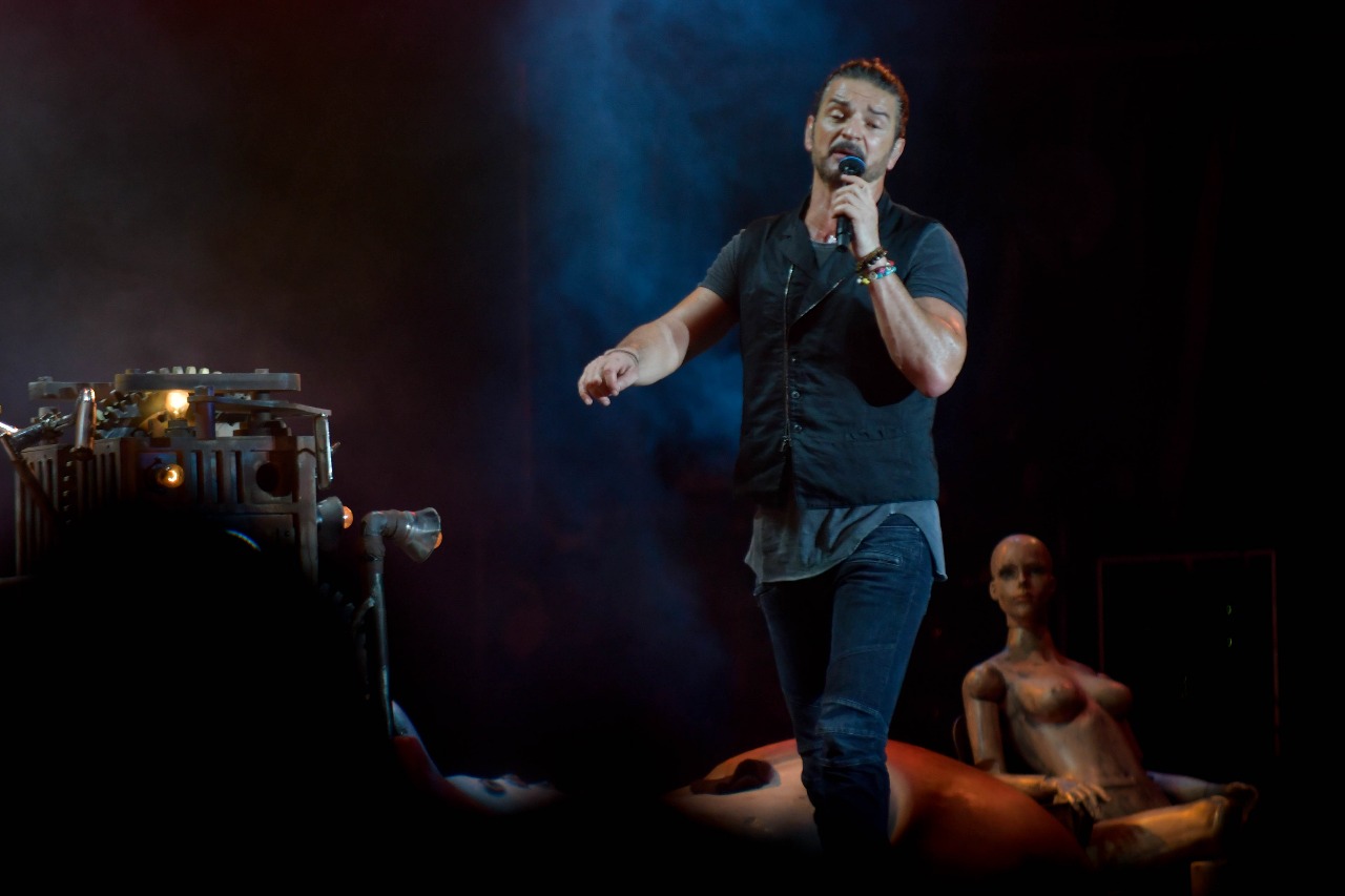 Vista del cantante Ricardo Arjona durante su concierto este sábado 10 de febrero de 2018, en el Estadio Quisqueya.