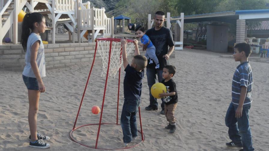 Indocumentado en EE.UU. con hijo enfermo de cáncer se refugia en una iglesia Indocumentado en EE.UU. con hijo enfermo de cáncer se refugia en una iglesia