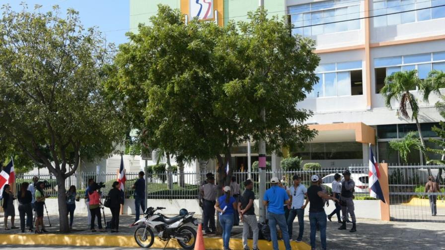 Empleados de Pawa exigen prestaciones laborales frente al Ministerio de Trabajo Empleados de Pawa exigen prestaciones laborales frente al Ministerio de Trabajo