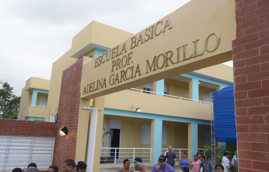 Presidente Medina entrega dos escuelas en Monseñor Nouel 